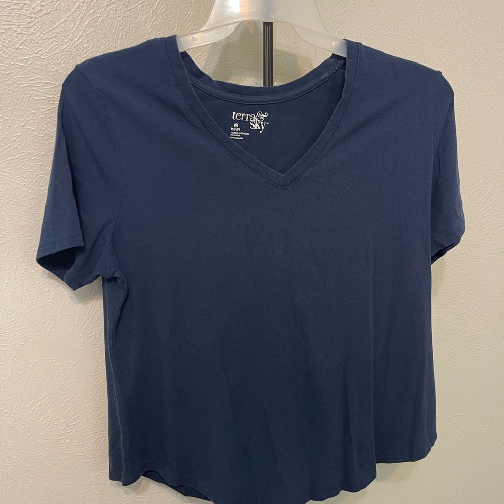 Terra & Sky Women's Deep Blue V-Neck Crop Top